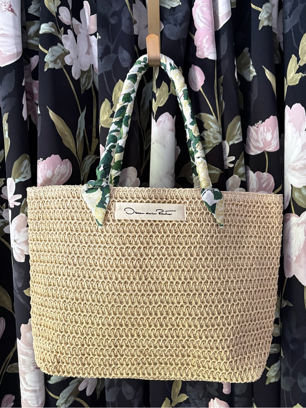 Oscar de la Renta Straw Tote Bag. popular limited edition